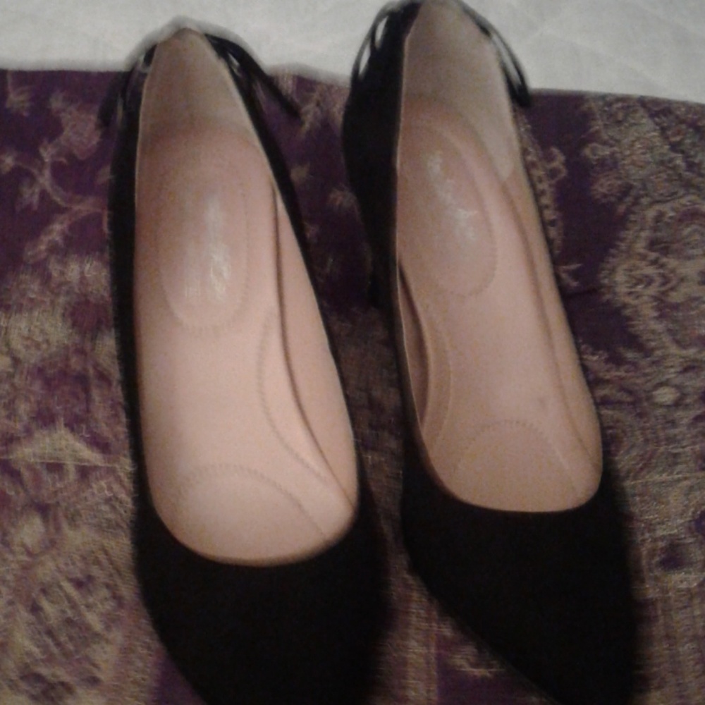 Shoes - Picture 2 of 4
